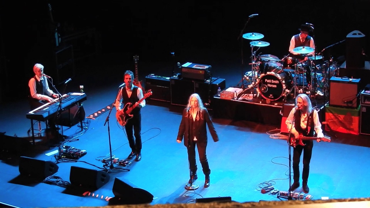 horseshoe bend Patti Smith - 'Gloria' live - Sydney's State Theatre 11-04-17