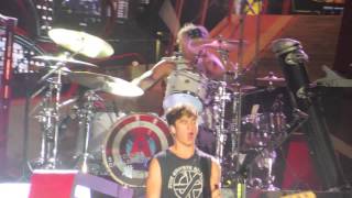 5SOS Singing Happy Birthday to Niall Horan [HD] 09/13/14 Rose Bowl