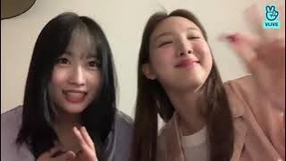 TWICE Nayeon and Momo Sings NMIXX O.O [Vlive 14/03/22]