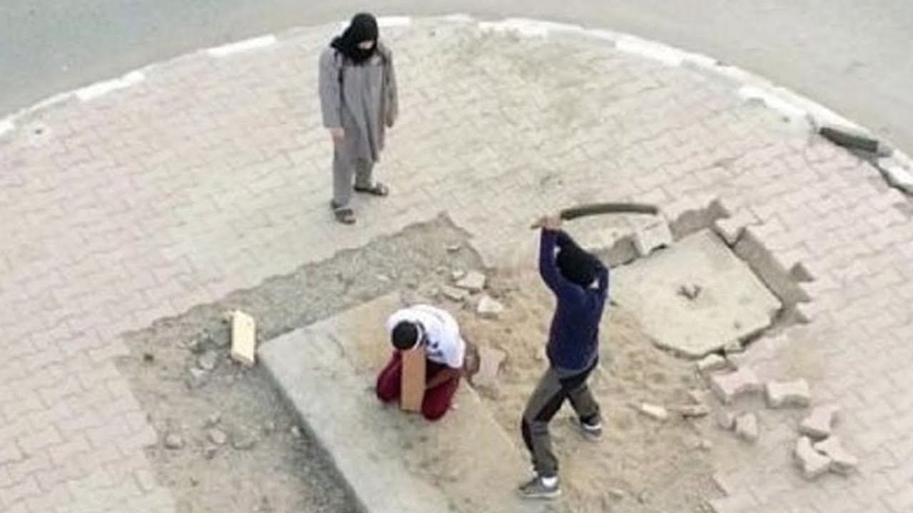 Игил опубликовал жестокий видеоотчет из крокус сити. Отрубание головы в Саудовской Аравии. Казнь отрубание головы. Отрубание головы в Мексике.
