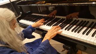 Street Pianist Natalie Trayling: Spontaneous Composition at David Jones Department Store