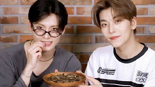 SANGWON AND XINLONG TRY A SNACK  알파드라이브원 #알파드라이브원 #알디원 #Ald1 #AlphaDriveOne#상원#안신#씬롱#건우#아르노#리오#상현#준서