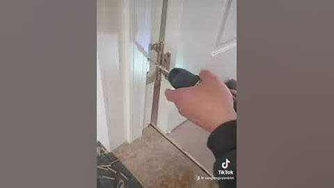 Công đoạn bào cắt cửa sau khi lát sàn gỗ