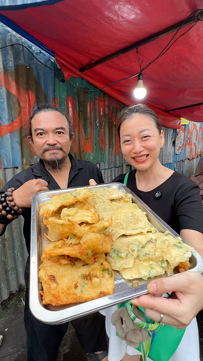 THE MOST DELICIOUS TEMPE MENDOAN IN JAKARTA… THE ONE WHO SELL IT IS LIKE LIMBAD BUT HELLO KITTY’S...