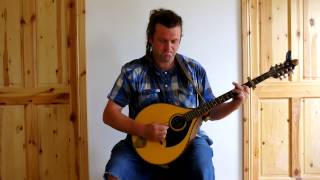 Irish bouzouki: Joe Doyle playing some jigs chords