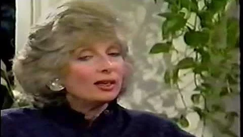 Carly Simon wins Oscar then interviewed by sister ...