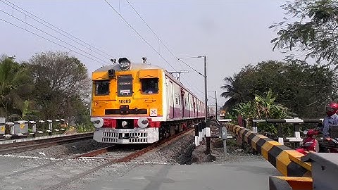 Fast Accelerating Old Conventional EMU Train Furiously Skip Between Railgate | Eastern Railways