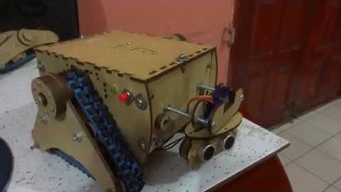 Robô Ranger desvia de obstáculos sensor ultrassônico arduino