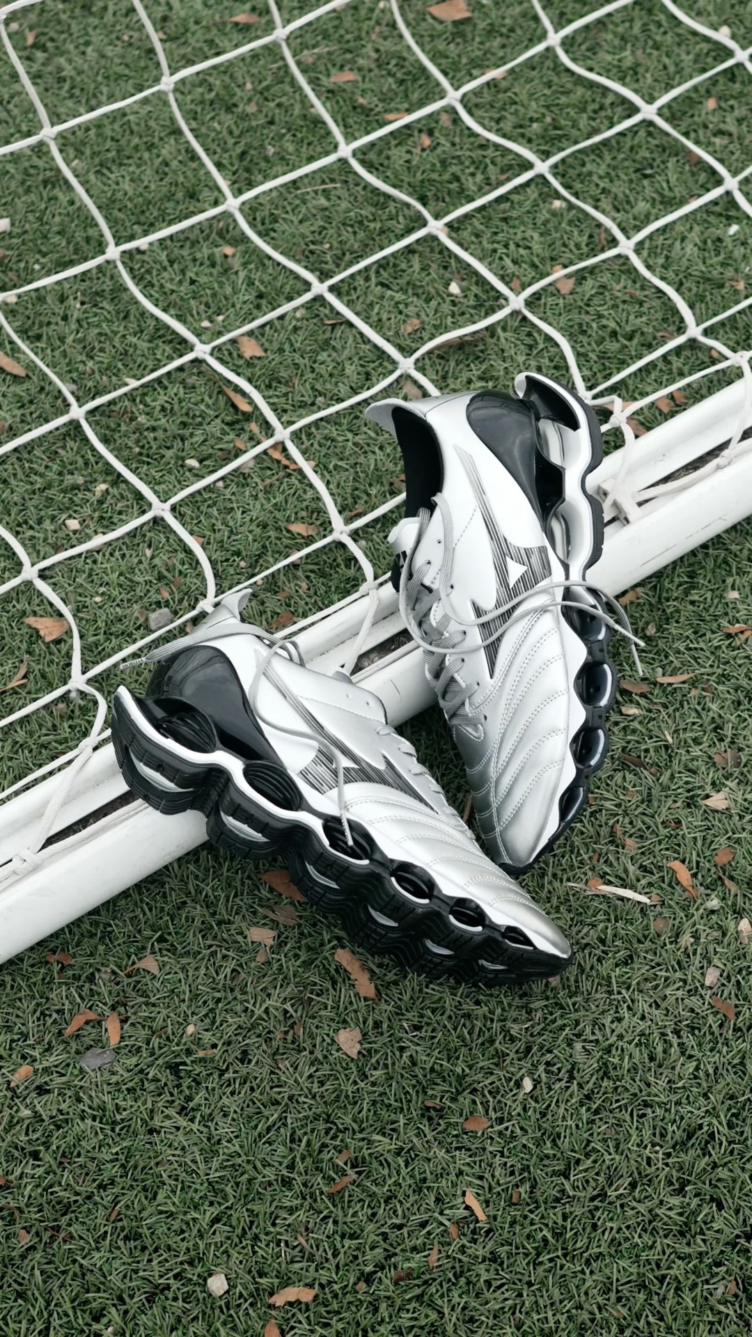 First Impressions: Mizuno Wave Prophecy Morelia Neo 'Silver' - YouTube
