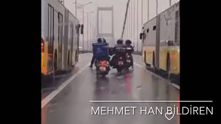 (SON DAKİKA) İstanbul’da Fırtına! Kuryeler Metrobuslerin arasına girdi - sehitler koprusu bogazici Resimi