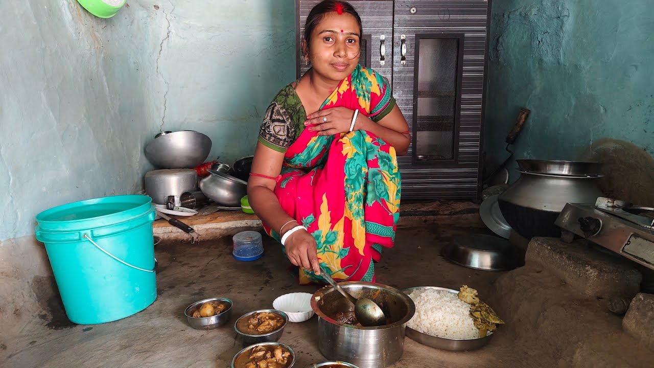 হঠাৎ করে মামন কি রান্না করলো।