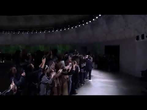 მილანის მოდის კვირეულზე Versace-ს ჩვენება ჯენიფერ ლოპესმა დახურა