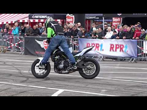 Kawasaki Stuntshow mit Chris Rid beim Brazzeltag