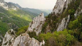 Pe traseu nemarcat în Cheile Întregalde