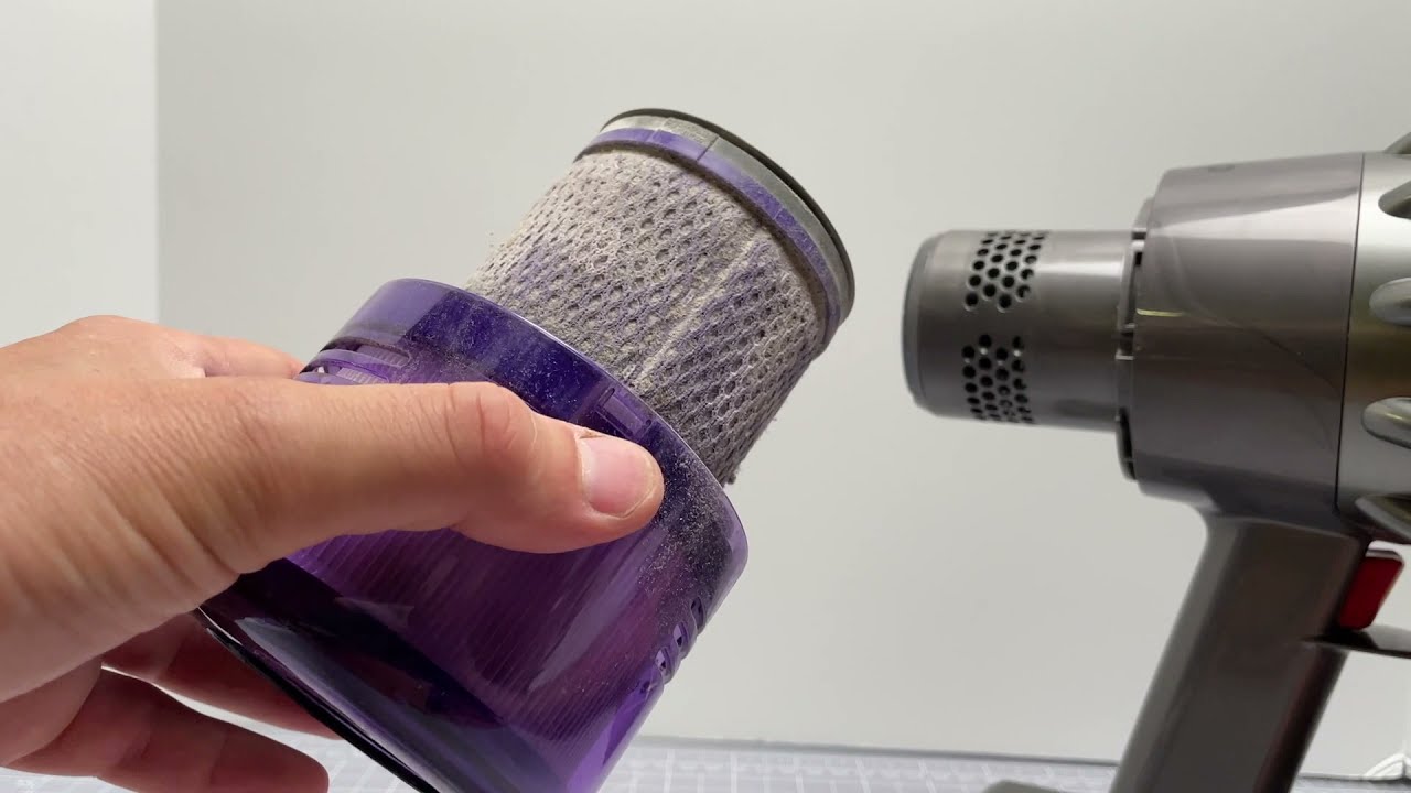 Dyson V10: How to Change and Clean The Filter 