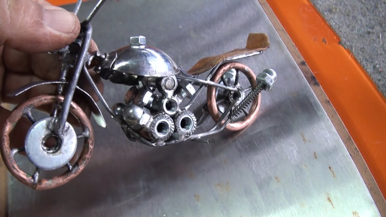 Motocicletas en miniatura o trabajo de relojero