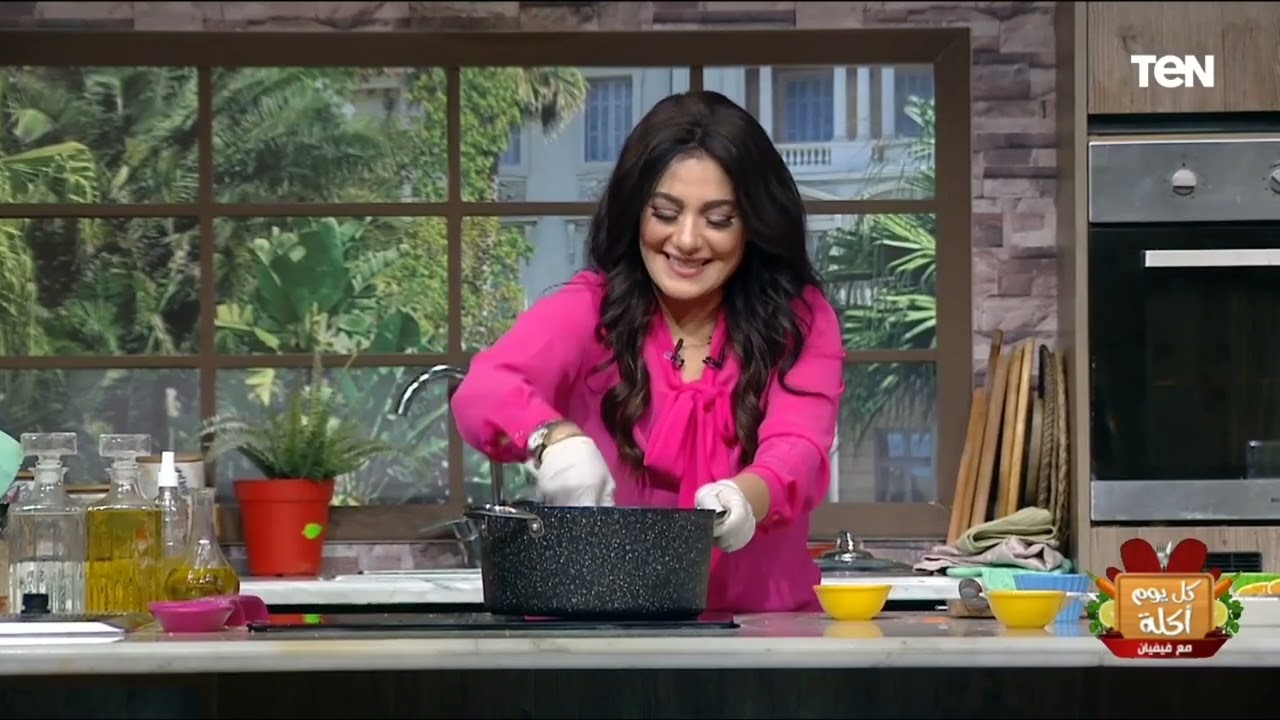 طريقة عمل أسهل وأطعم شوربة سي فود مع الشيف فيفيان فريد