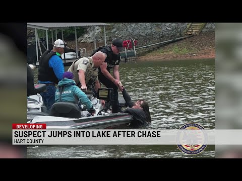 Driver jumps into Lake Hartwell after running from police