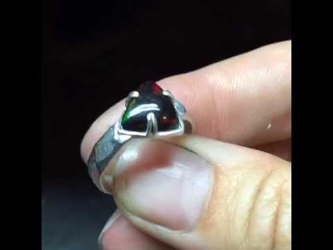 кольцо "Бермудский треугольник" с черным опалом