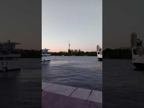 Видео: Awesome cruise ship at Danube river in Vienna