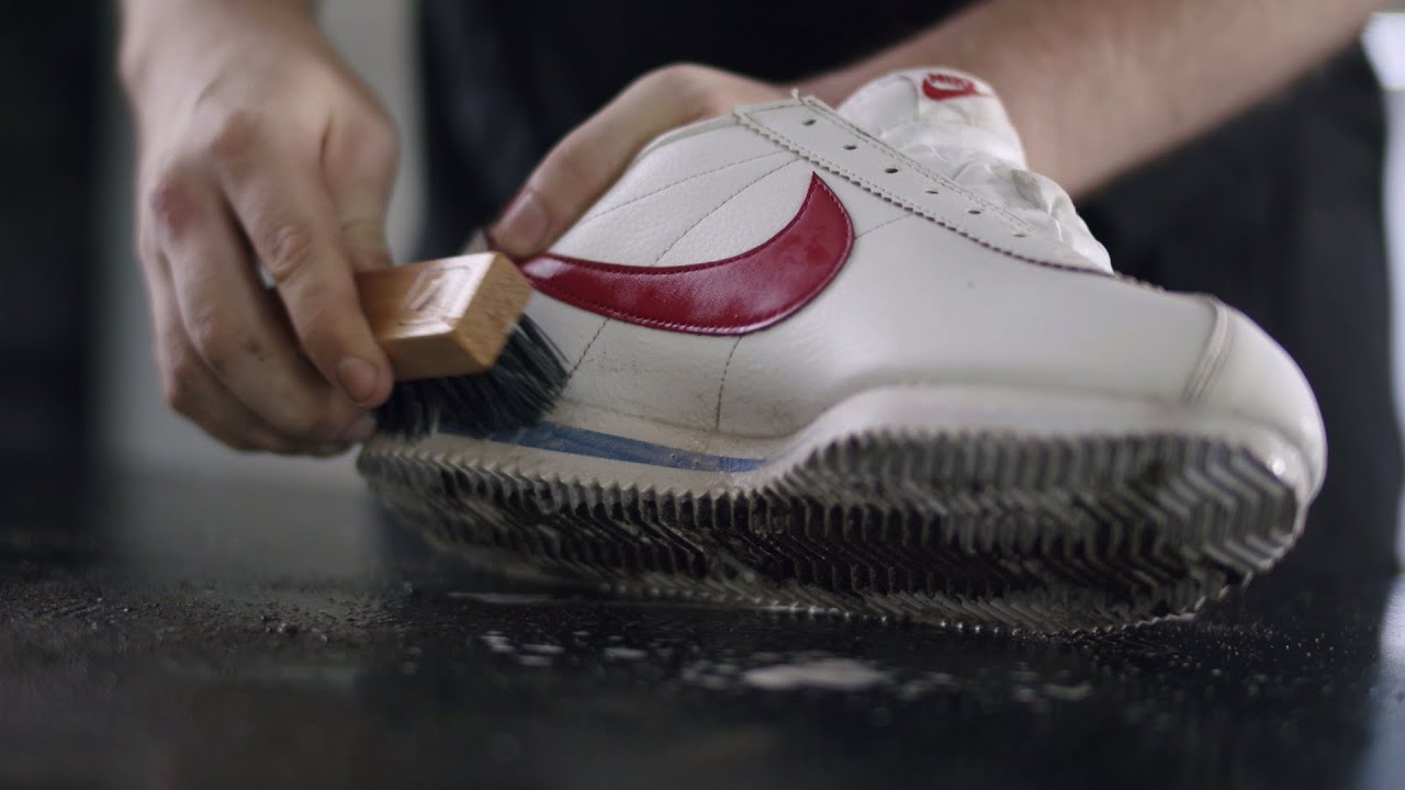 familia Eliminación Conmemorativo How To Clean Nike Cortez - YouTube