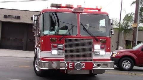 LAFD Engine 2 & Rescue 2 Responding