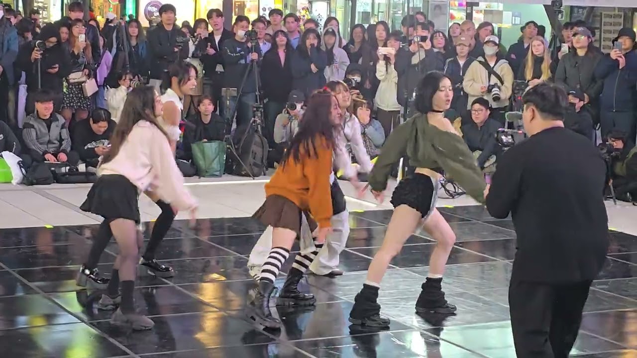 2025.10.26/아트비트 할로원 신촌버스킹 여기서요/미야오 MEOVV - BURNING UP