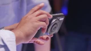 Showcasing The Moto Z Play At