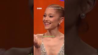 #ArianaGrande reveals the truth about “holding space” 🤏 #thegrahamnortonshow #grahamnorton