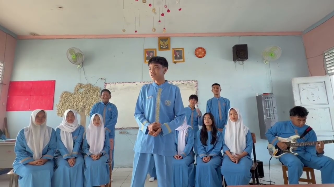 TUGAS BAHASA INDONESIA{MUSIKALISASI PUISI}Fase E-X8 SMAN 3 KOTA JAMBI #musikalisasipuisi #tulus 