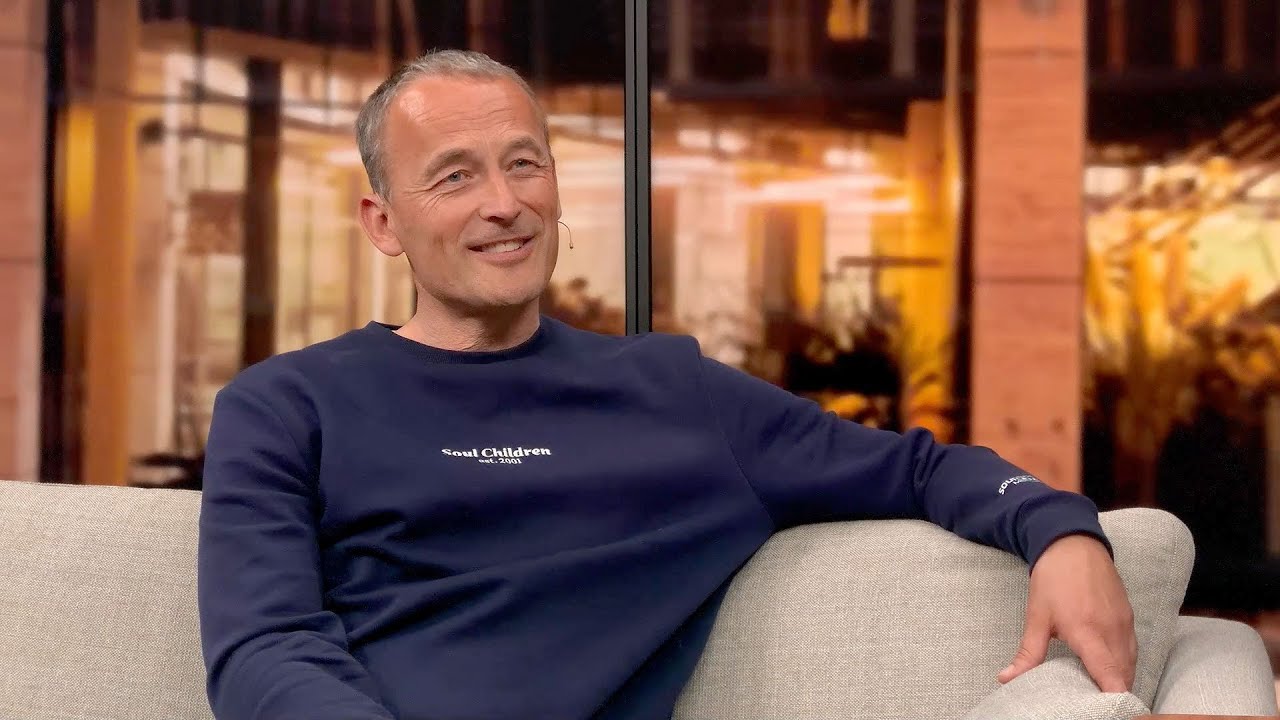 Runar Liodden besøker Anette og Rune i Hovedkontoret - YouTube