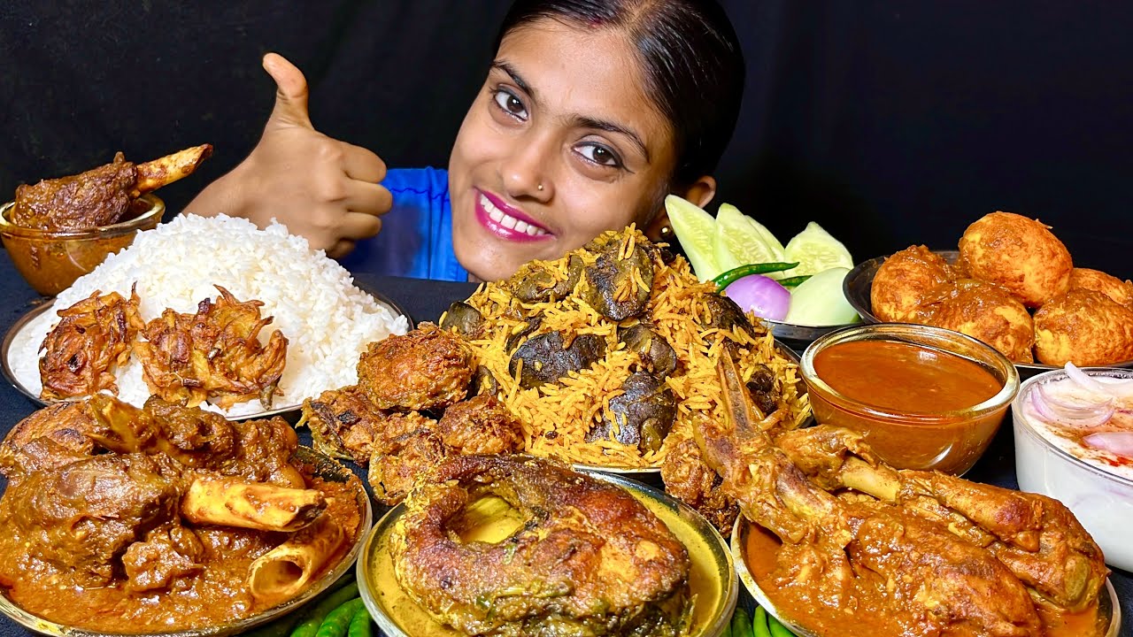 Chicken Liver Biryani Mutton Curry Chicken Curry Egg Kosha Fish Curry Chicken Pakoda Raita Eating