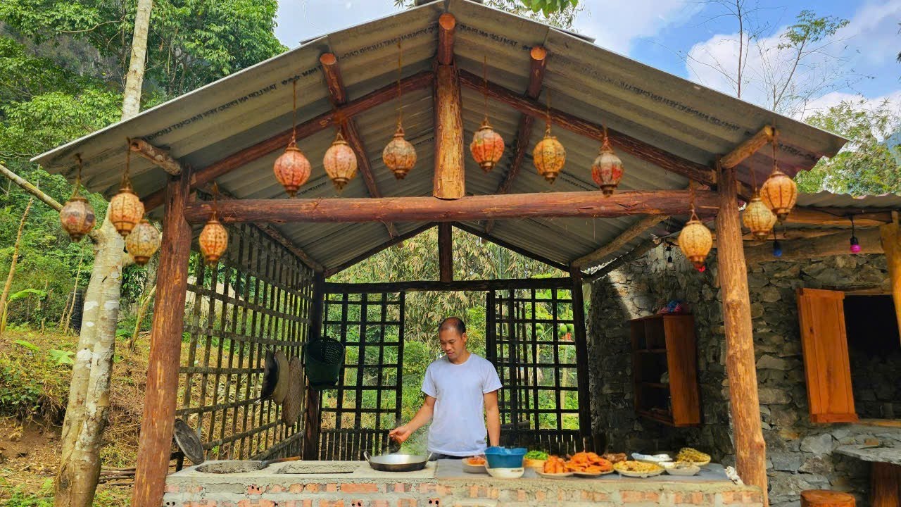 The CEO's Free Life Alone Living in the Forest and Cooking Delicious Food. What a Surprise