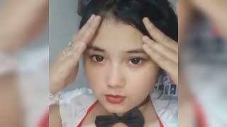 Gadis Cantik Irma Pakai Dasi Kupu Kupu