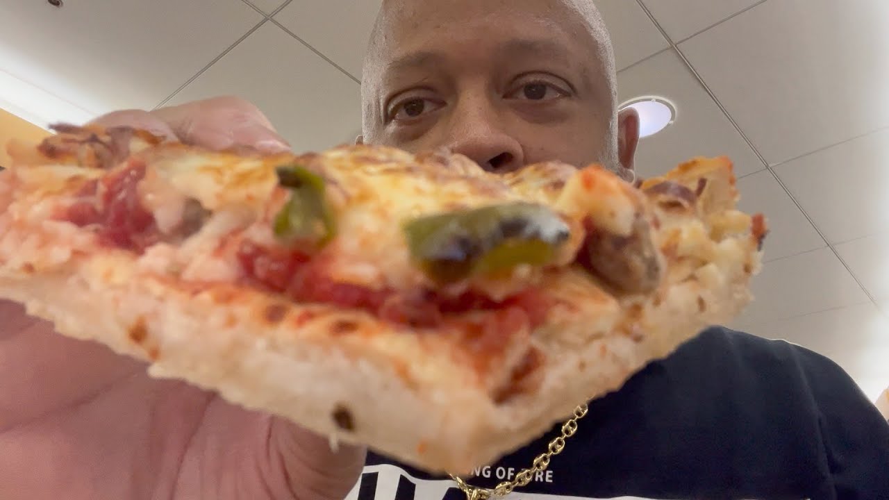 Does Reggio's have the BEST Deep Dish Pizza in Chicago? YouTube