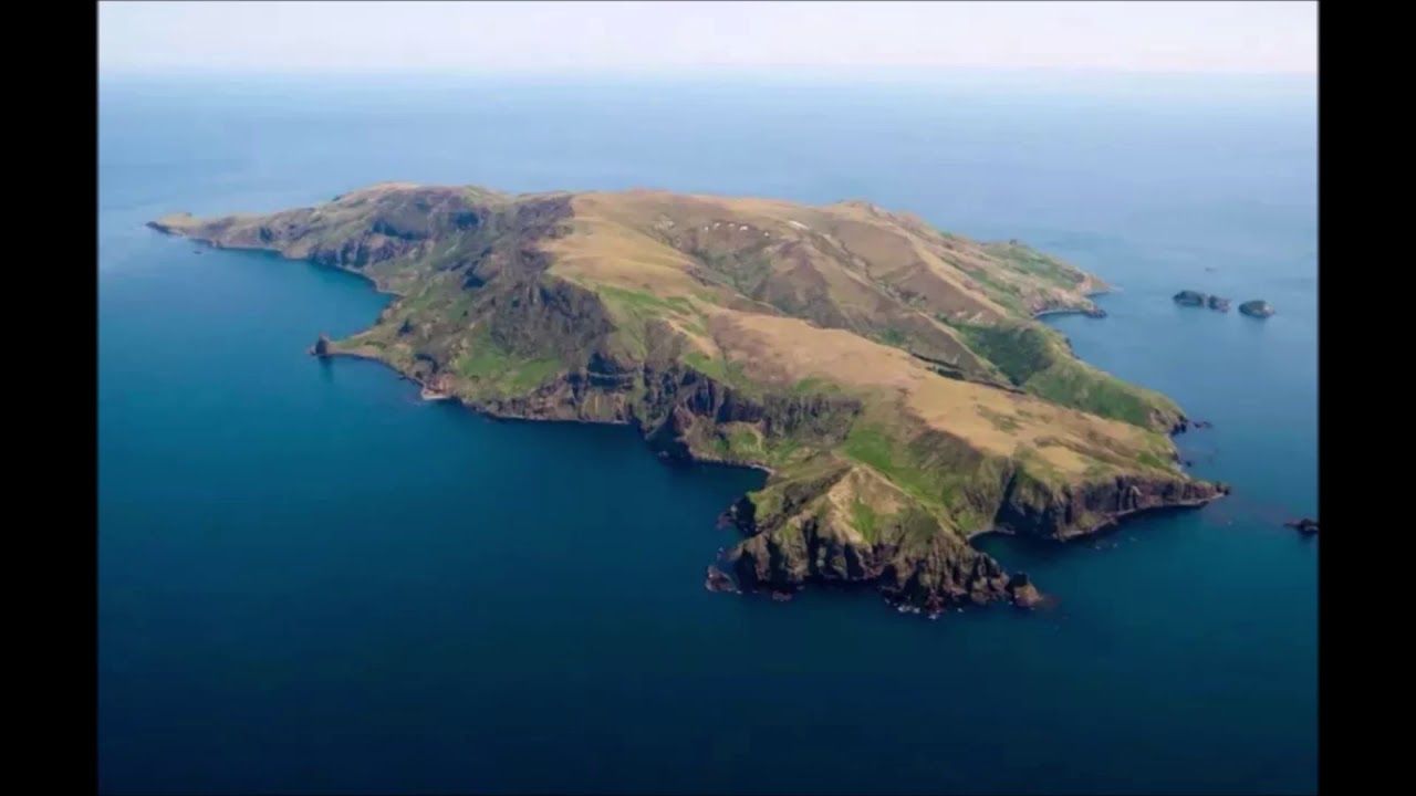 Island значение. Остров Монерон Сахалин. Монерон Южно-Сахалинск остров. Природный парк остров Монерон. Остров Монерон заповедник.