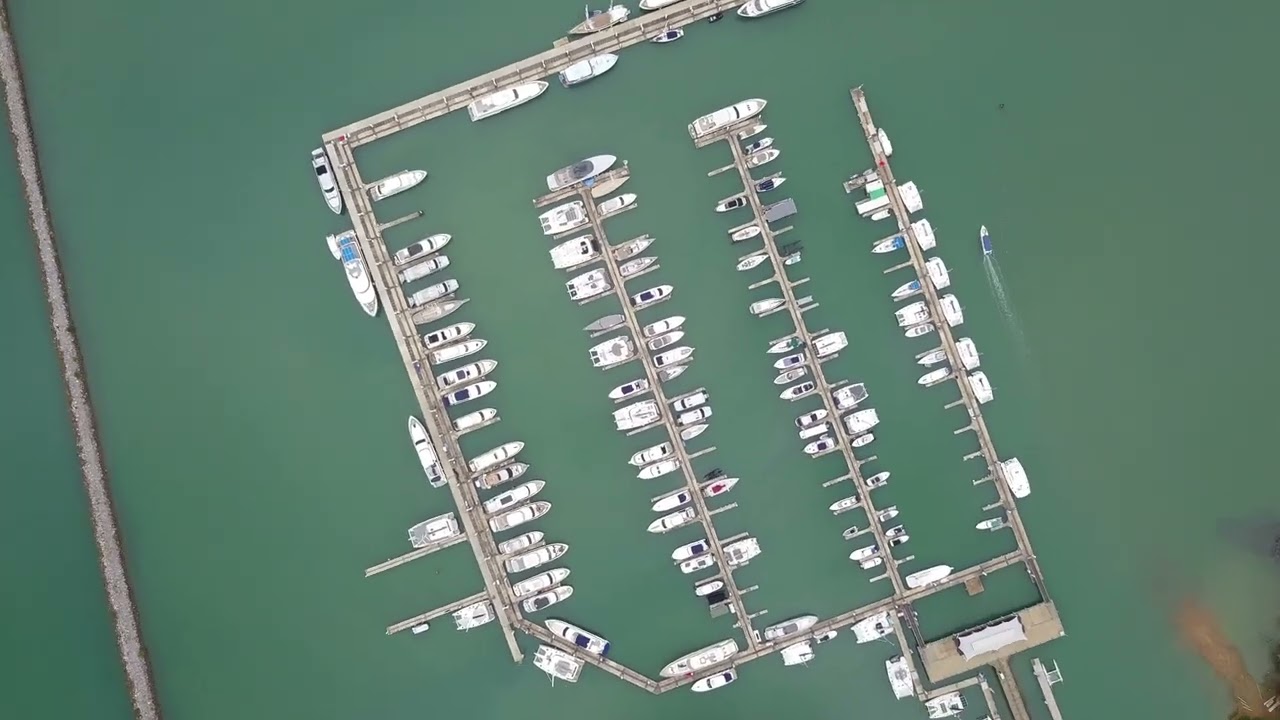 ⁣10. Docking a monohull