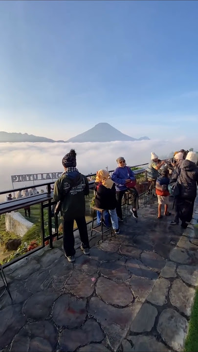 Tempat yang cocok untuk menikmati lautan awan Dieng #dieng #wisataindonesia #wonosobo