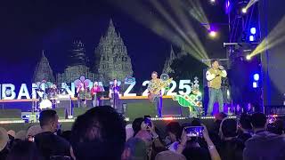 Download Lagu Ronnie Sianturi - Melangkah Di Atas Awan - Prambanan Jazz, 6 Juli 2025 MP3 Download Lagu Ronnie Sianturi - Melangkah Di Atas Awan - Prambanan Jazz, 6 Juli 2025 MP3