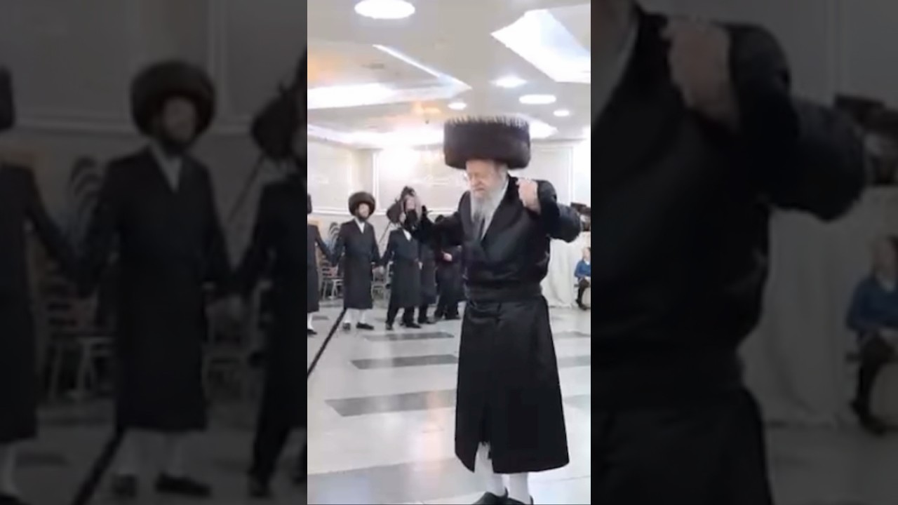 שמחת בית ביאלה פשיסחא. כ"ק האדמו'ר בריקוד המצווה טאנץ בחתונת נכדו