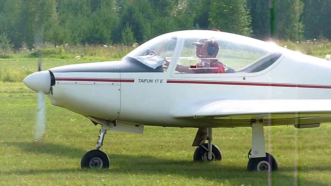 Valentin Taifun: показательный полёт на празднике авиации в Кучанах.