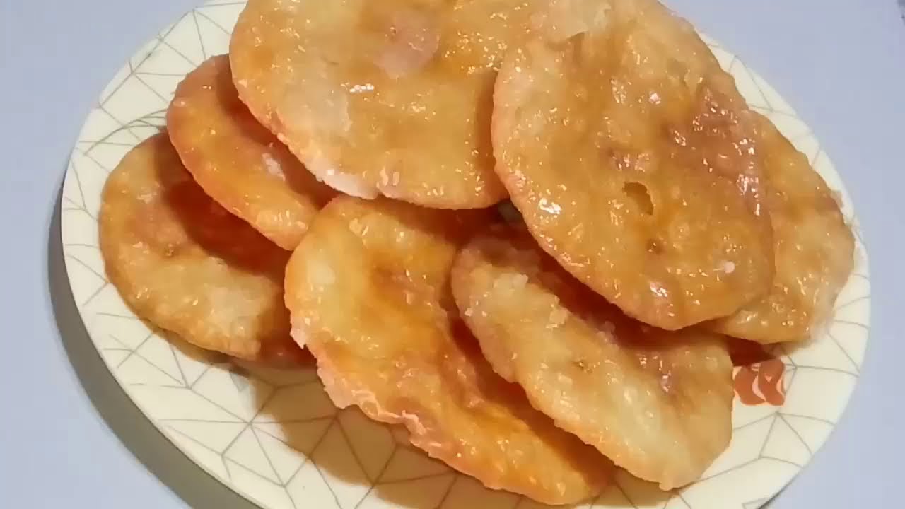 खस्ता मीठी पुड़ी ।। एक बार बनाइए और महीने भर खाइए ।।