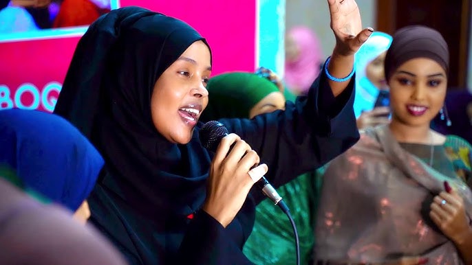 Uchtasi it uslubida turishadi va navbatma-navbat sikishadi