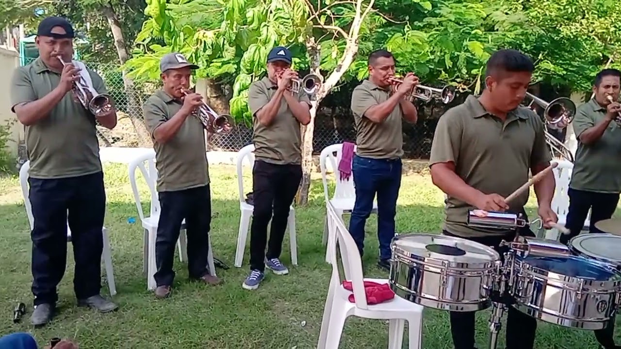 La original Banda girasoles.- Tema: De regreso a mi tierra.