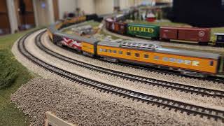 N Scale Athearn Union Pacific Big Boy #4014 leads Kato excursion train
