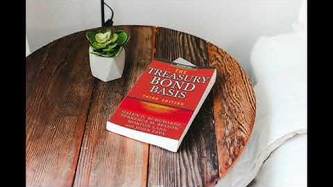 Summary review of The Treasury Bond Basis by Galen Burghardt