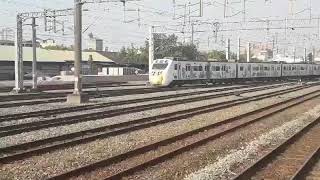 3202次EMU811+EMU812里山動物彩繪微笑號區間車2.0版里山動物彩繪列車，本片由鐵道旅行霖贊助