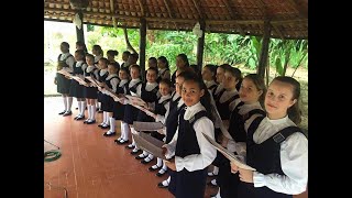 "LIVING TOGETHER " (Burt Bacharach). Meninas Cantoras de Petrópolis.