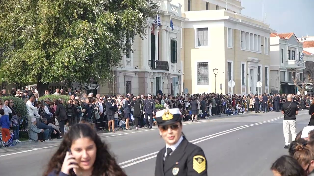 Η παρέλαση για την Απελευθέρωση της Μυτιλήνης από την προκυμαία Μυτιλήνης