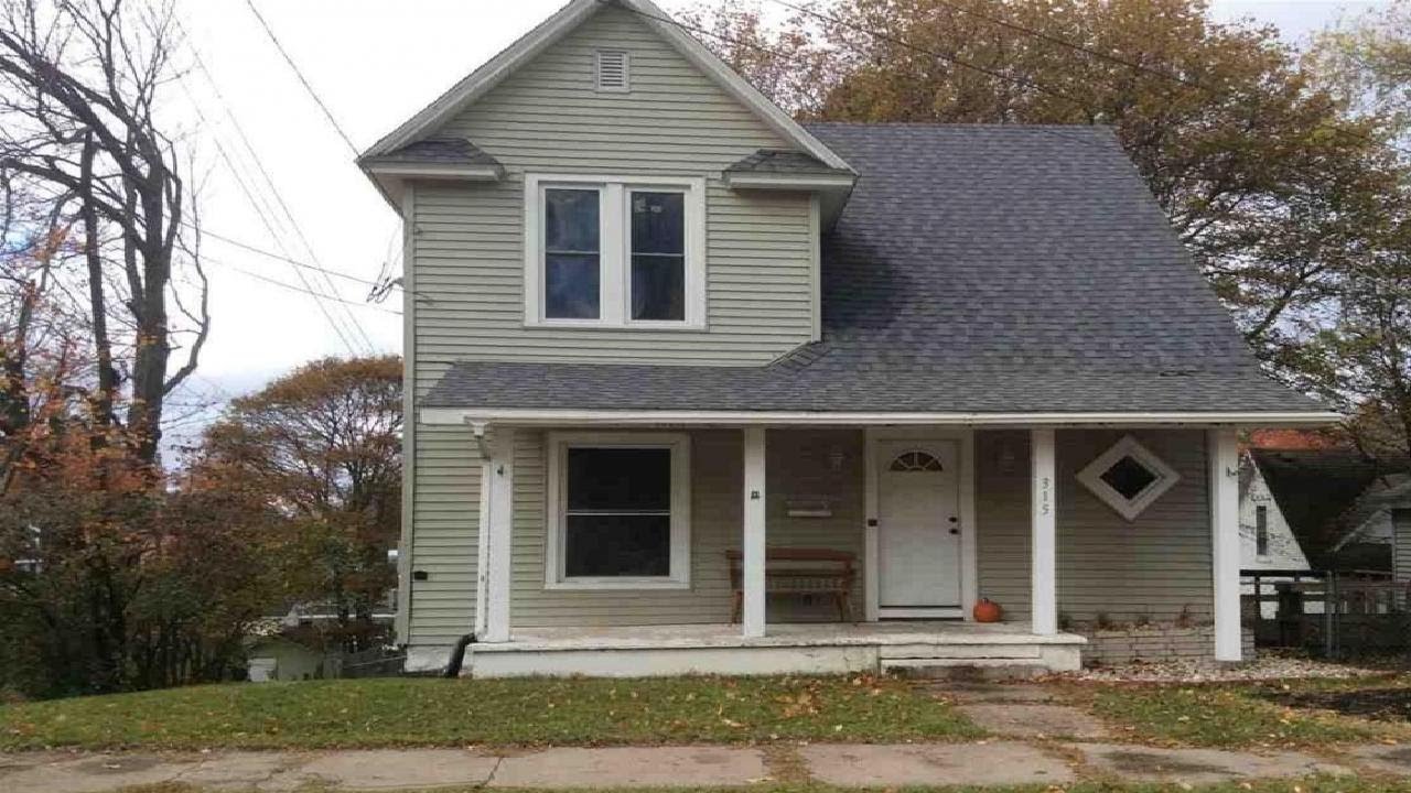 315 Holbrook, Cadillac, MI Presented by Daniella Bell Group.